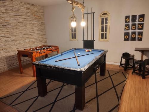 a pool table in the middle of a room at Casa Espaço Pérola in Rio das Ostras