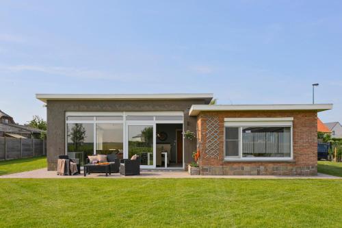 Rural bungalow with delightful garden at only 5 minutes from De Haan beach