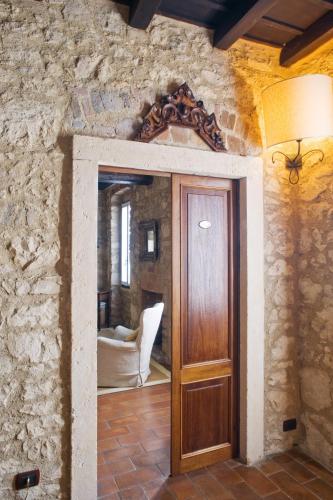 a hallway with a wooden door in a stone wall at I Costanti in Caldiero
