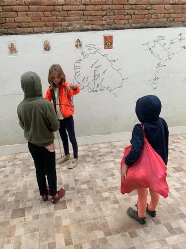 Niños alojados en BnB Royal Tourist House