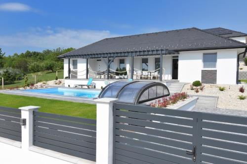 Silver Home Apartman "A 8220 Balatonalmádi, 20 Tűzmadár utca kép - 3