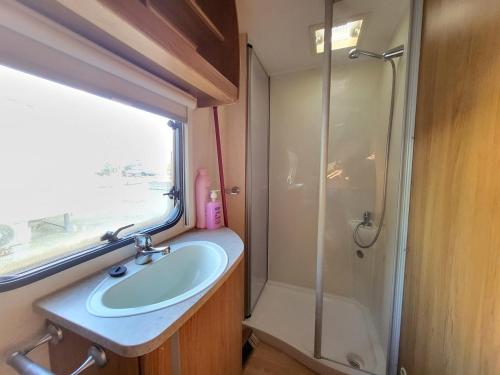 a bathroom with a sink and a shower at Camping Albox in Albox
