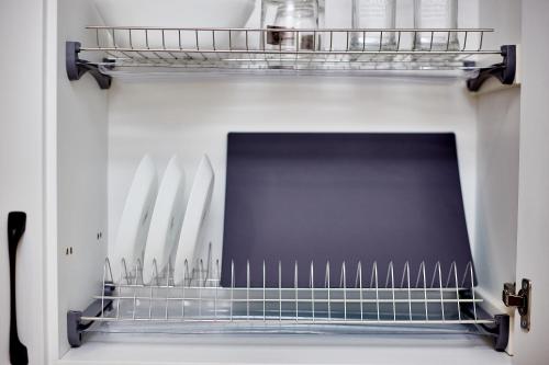 a white oven with a bunch of knives in it at City Rooms Arcadia Self Check-In in Odesa