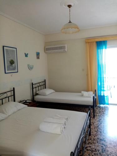 Ένα ή περισσότερα κρεβάτια σε δωμάτιο στο KOTSIFAS ROOMS