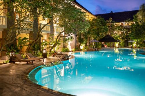 Bazén v ubytování Hotel Kumala Pantai nebo v jeho okolí