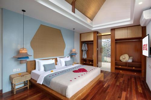 a bedroom with a large bed in a room at Sanora Villa Sanur by Ini Vie Hospitality in Sanur