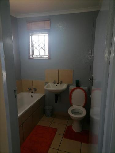 Ένα μπάνιο στο Serenity Guest House