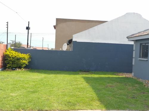 Κήπος έξω από το Serenity Guest House