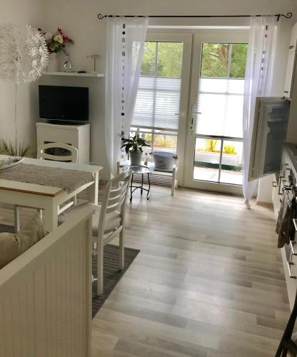 a kitchen and living room with a table and chairs at Friesenhof in Friedrichskoog