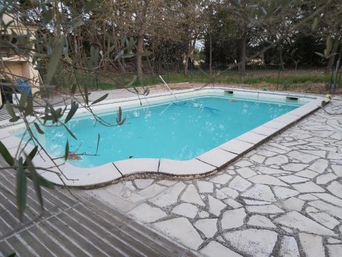 Photo de la galerie de l'établissement Maison lumineuse avec piscine à 10 min d'Aix, à Aix-en-Provence