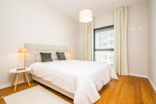 Apartment with ocean view and parking