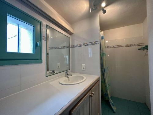 Ванная комната в Maison Noirmoutier-en-l'Île, 4 pièces, 6 personnes - FR-1-224B-75