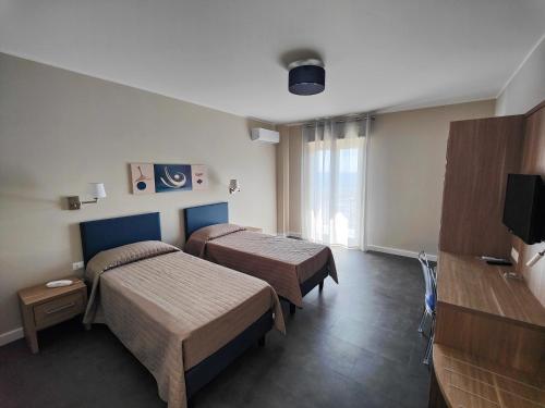 A bed or beds in a room at Dependance La Mouette