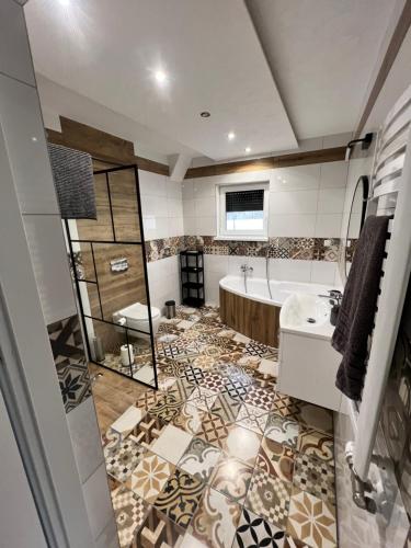 Ένα μπάνιο στο ZATOR Apartamenty Max House, Energylandia