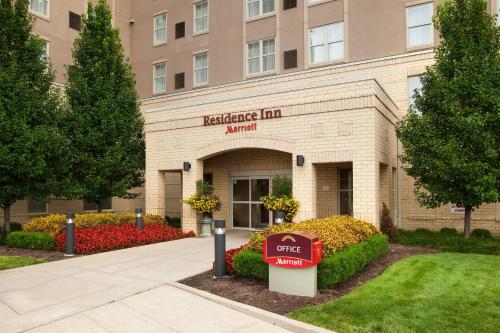 a office building with a sign in front of it at Residence Inn by Marriott St. Louis Downtown in Saint Louis