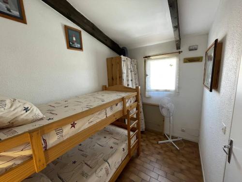 Divstāvu gulta vai divstāvu gultas numurā naktsmītnē Villa Saint-Cyprien, 3 pièces, 6 personnes - FR-1-106-53