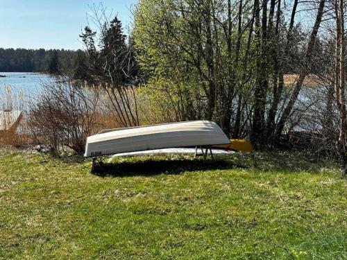 Photo de la galerie de l'établissement Spillersboda stuga med båtar, à Spillersboda