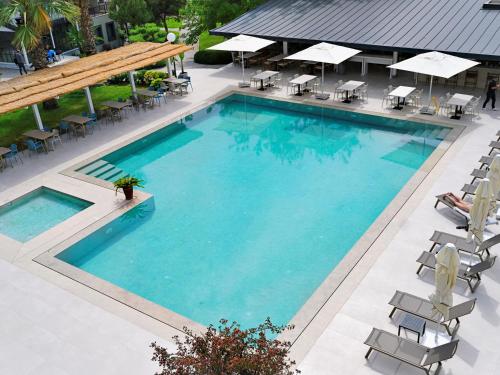 Dorman Suitesの敷地内または近くにあるプール