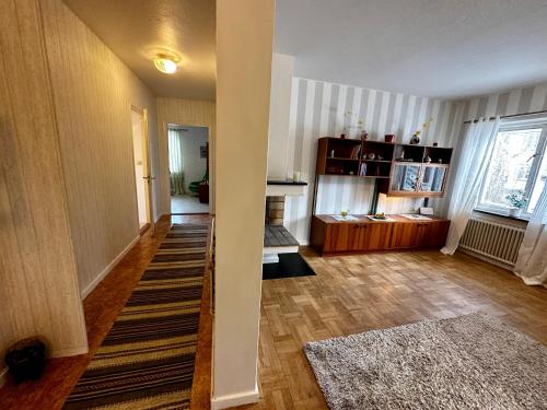 a living room with a hallway with a rug at Ljungaverk trerummare 90kvm in Ljungaverk
