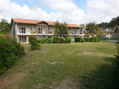 Κήπος έξω από το Les Dunes 6 personnes ,piscines ,tennis etc proche de la plage