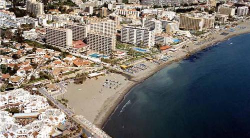 Lovely apartment in Torremolinos Views of the sea, pool, terrace, sofa bed and fully equipped kitchen