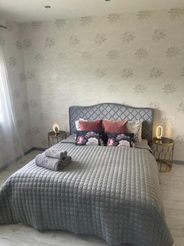 Postel nebo postele na pokoji v ubytování Apartment SAMANTA- self-checkin - near Jurmala, airport