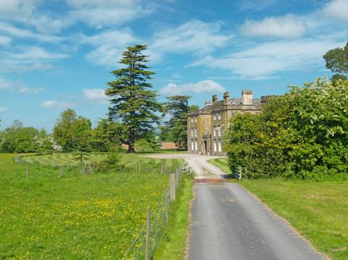 an empty road in front of a house at Newcourt Manor in Hereford
