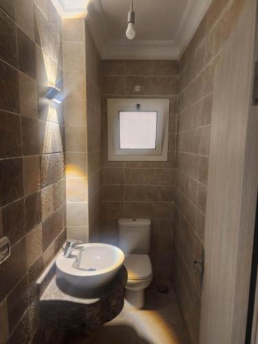 Ένα μπάνιο στο Apartment at El Down Town New El Alamein