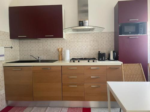 Kjøkken eller kjøkkenkrok på White Smile Apartment