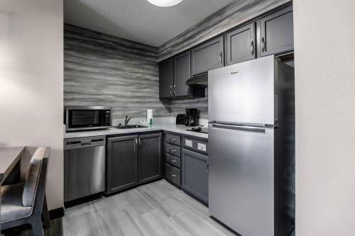 Dapur atau dapur kecil di Residence Inn Columbus Easton