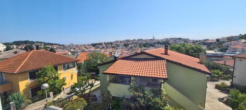 a view of a city with houses and roofs at Kuća Luce in Mali Lošinj