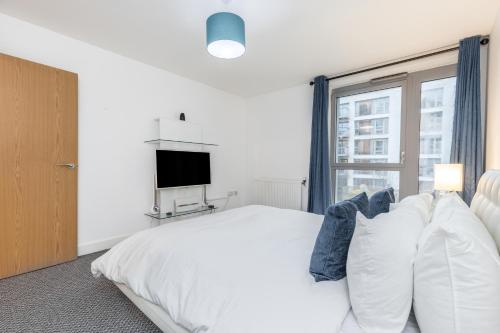 a bedroom with a white bed and a window at Right Place in London