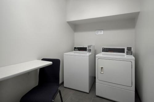 a small room with two machines and a chair at Courtyard by Marriott Cincinnati Airport in Erlanger