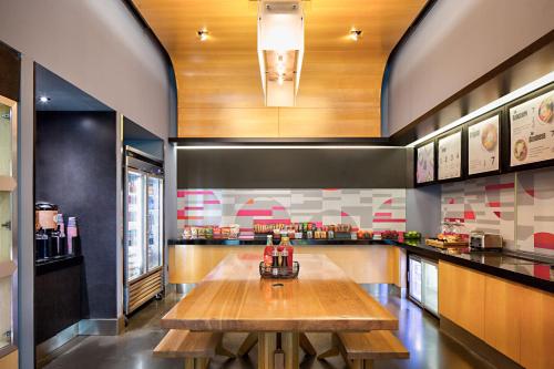 Aloft Dallas Downtown Image