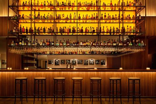Salone o bar di The Barcelona EDITION
