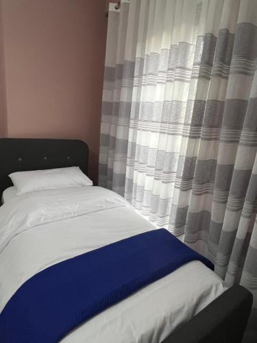 Ένα ή περισσότερα κρεβάτια σε δωμάτιο στο Alma Rose Apartment
