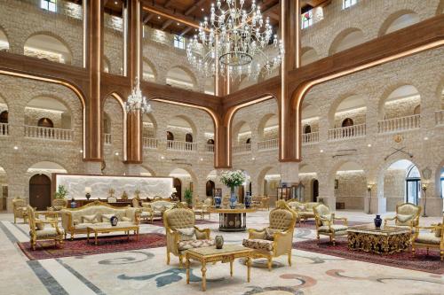 מסעדה או מקום אחר לאכול בו ב-Al Samriya Hotel, Doha, Autograph Collection