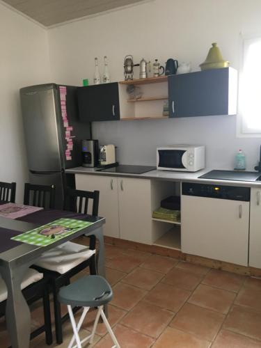 A kitchen or kitchenette at Le Clos des Gites, maisons de vacances,