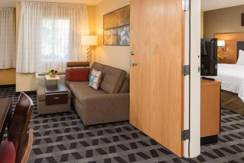 Кровать или кровати в номере TownePlace Suites Old Mill District, Bend Near Mt Bachelor