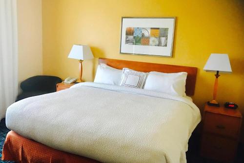 a hotel room with a large bed and two lamps at Fairfield Inn and Suites Sacramento Airport Natomas in Sacramento