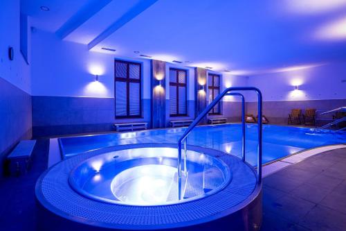 a large bathroom with a bath tub with a tub at Wellness Hotel pod Kyčmolem in Horní Lomná