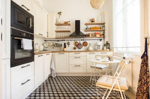 Central Relaxing Home 3BDR A/C 1074 Budapest, Csengery utca 30 2/4 kép - 3
