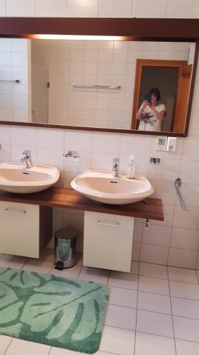 Koupelna v ubytování Haus Roland