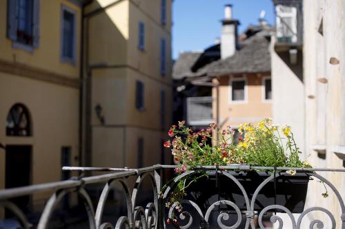 a balcony with a bunch of flowers on it at Ca Bussun in Domodossola