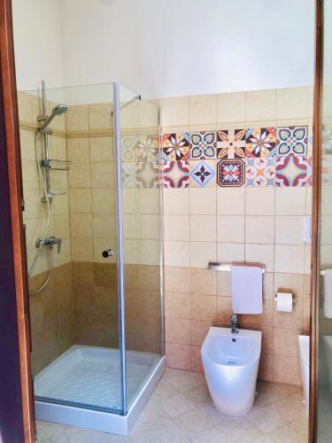 a bathroom with a glass shower and a toilet at Villaelena in Marittima