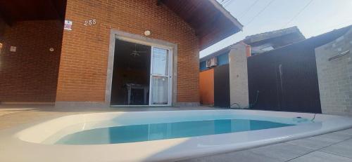 Casa Completa com PISCINA a 300 METROS DO MAR