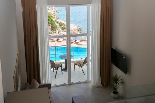Bazén v ubytování Toto Hotel & Apartments nebo v jeho okolí