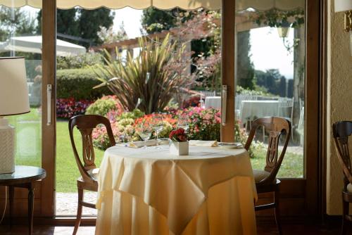 a table with a white table cloth on it in a restaurant at Hotel Villa Cipriani in Asolo