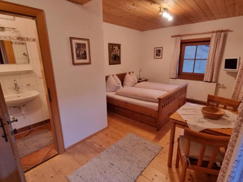 Postel nebo postele na pokoji v ubytování Hinterauerhof