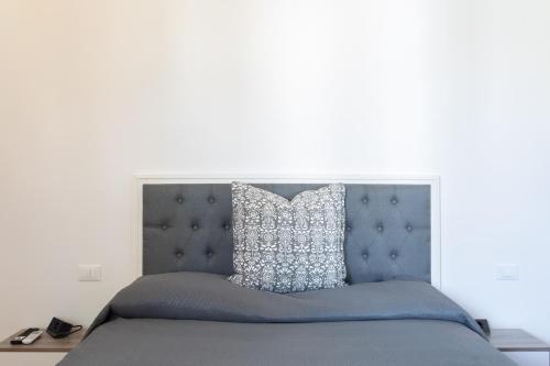 a bedroom with a bed with a blue headboard at Ca Nart in Venice-Lido